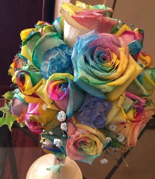 奇跡の花 レインボーローズ スタッフブログ 山形県鶴岡市の結婚式場 ベルナール鶴岡