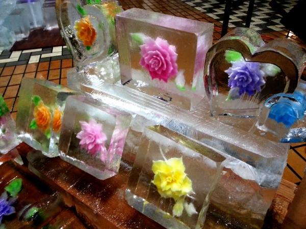 氷の彫刻ライトアップ Vol 2 スタッフブログ 山形県鶴岡市の結婚式場 ベルナール鶴岡