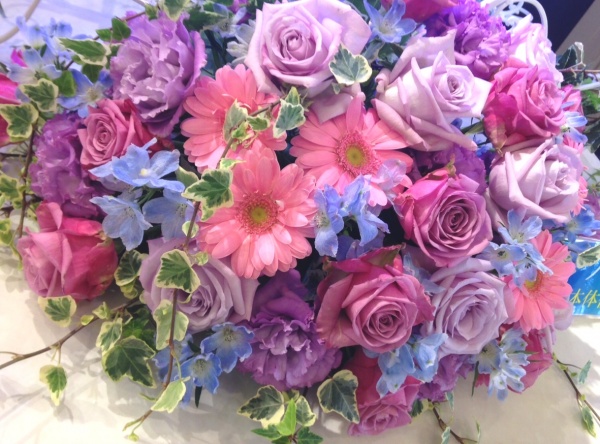 テーマカラー 紫 でつくる 大人っぽい結婚式 スタッフブログ 山形県鶴岡市の結婚式場 ベルナール鶴岡